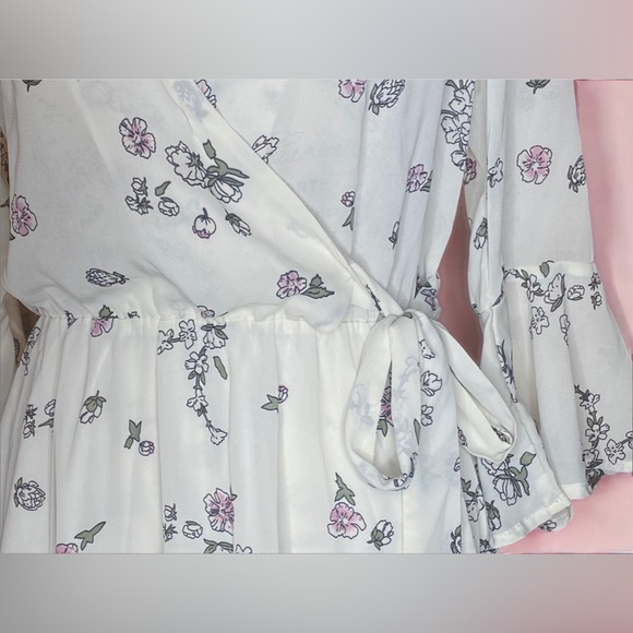 π 4 for$25 White bohemian floral maxi dress. Romantic bohemian. ππΌπΈ - Picture 5 of 12